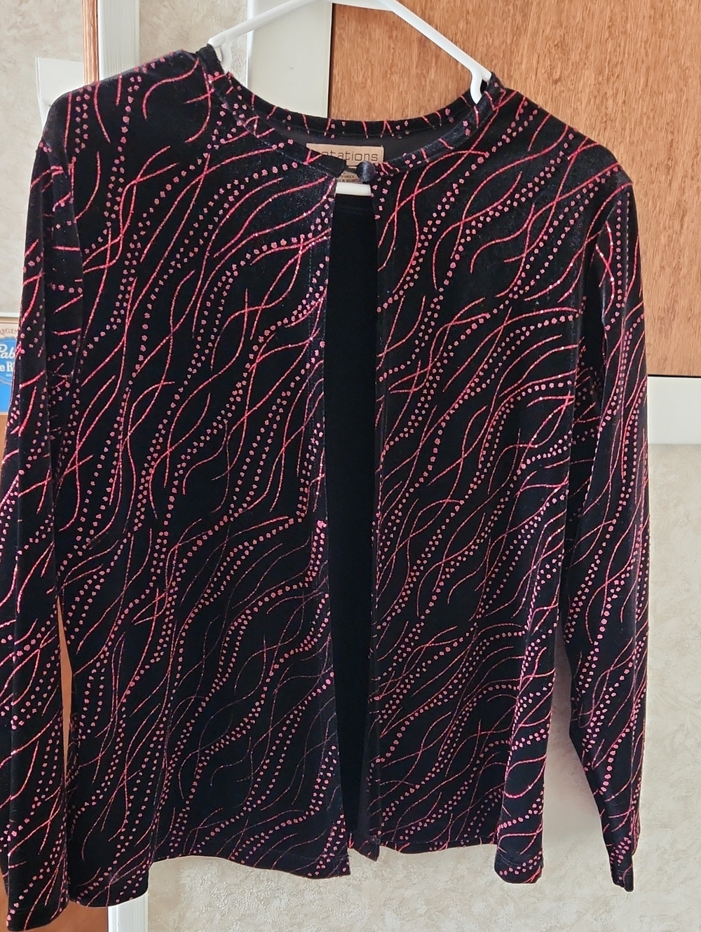 Large-Notations Black with Red Wave Pattern Sparkle In Velvet LIST#125